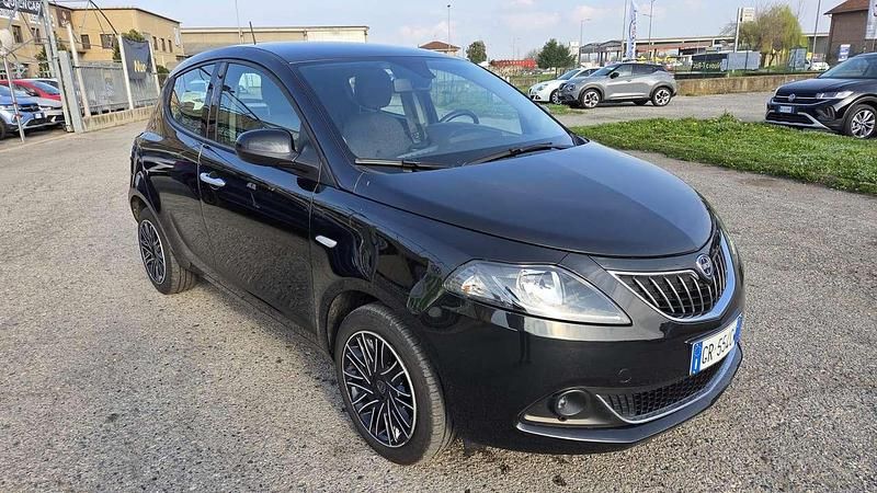 Usata Lancia Ypsilon Gold 69 CV (50 kW) 2023 Nero Utilitaria