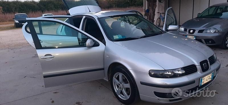 Usata Seat Leon Stella 110 CV (80 kW) 2002 Grigio Utilitaria
