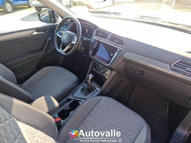 Begagnad VW Tiguan Life 150 HK (110 kW) 2023 Svart SUV