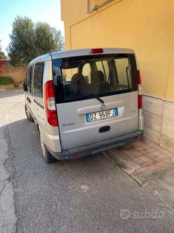 Grigio Usata 2009 Fiat Doblò Monovolume | 4600 € (Super prezzo) - Immagine 1/4