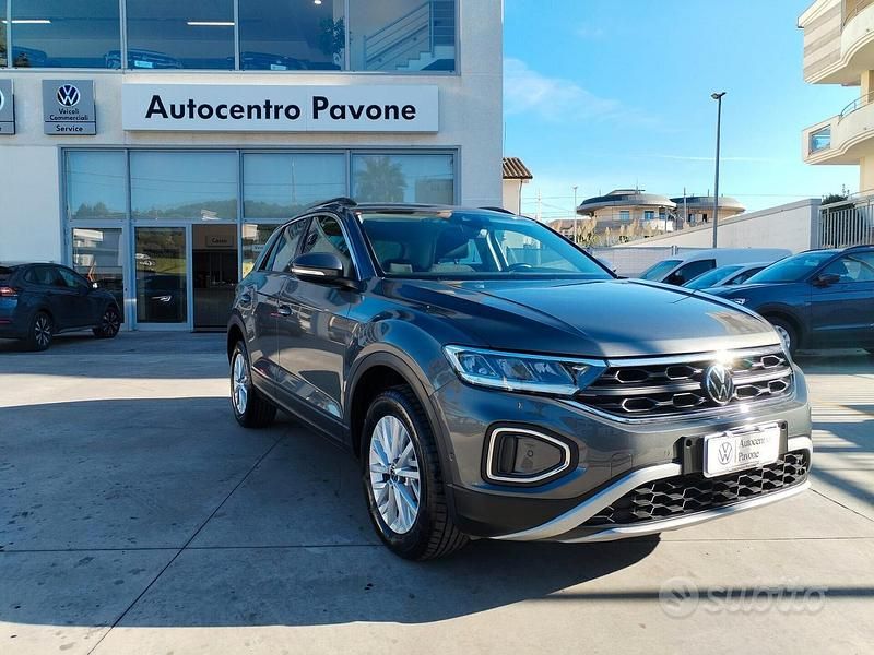 Usata VW T-Roc Life 150 CV (110 kW) 2022 Grigio SUV