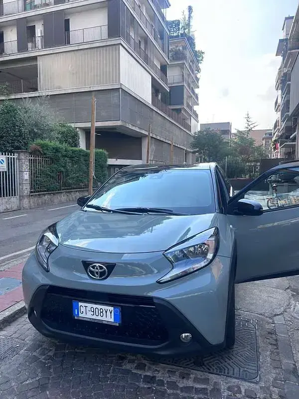 Usata Toyota Aygo X 72 CV (52 kW) 2024 Grigio SUV