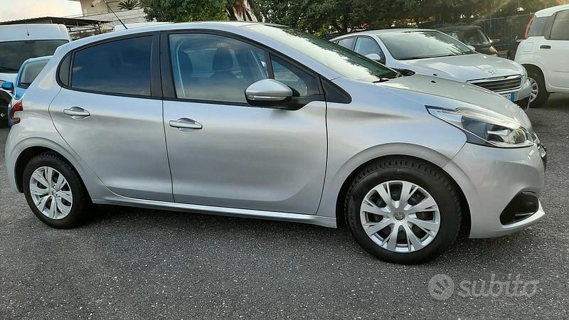 Usata Peugeot 208 Allure 75 CV (55 kW) 2017 Grigio Utilitaria