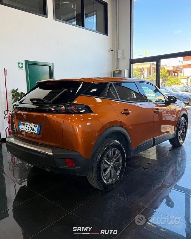 Usata Peugeot 2008 Active 102 CV (75 kW) 2023 Arancione SUV