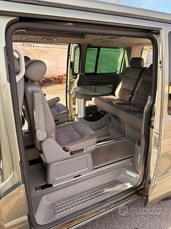 Begagnad VW Multivan Highline 174 HK (127 kW) 2007 Grön Minibuss