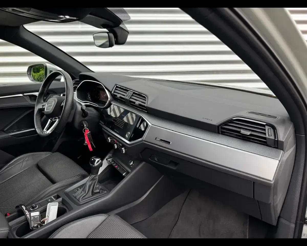 Usata Audi Q3 Sportback S-Line 150 CV (110 kW) 2023 Argento SUV