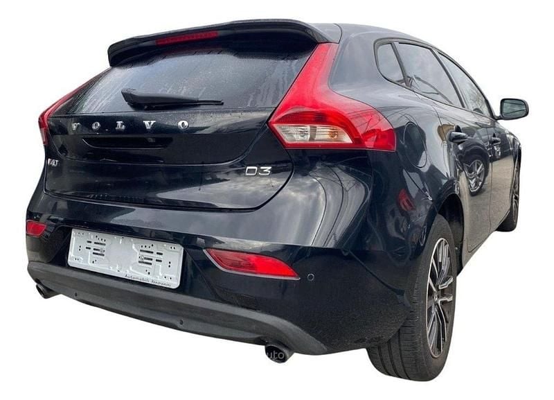Usata Volvo V40 Momentum 150 CV (110 kW) 2016 Nero Berlina