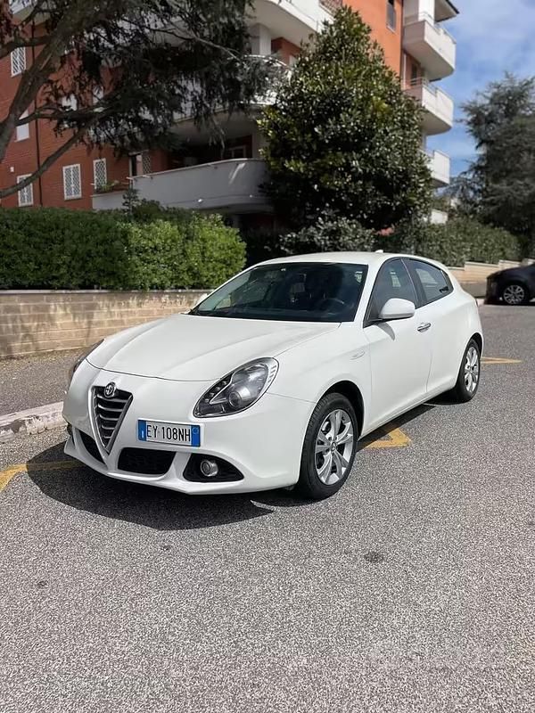 Usata Alfa Romeo Giulietta Progression 119 CV (87 kW) 2015 Bianco Utilitaria