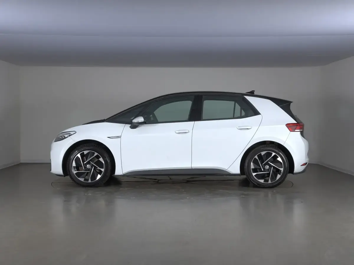 Usata VW ID.3 Pro Performance 150 kW (204 CV) 2023 Glacier white metallizzato nero Utilitaria