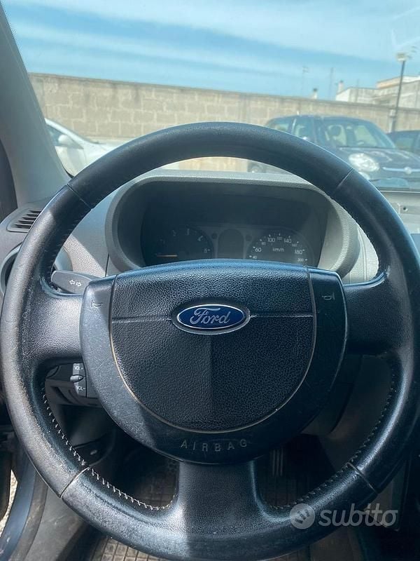 Usata Ford Fusion 68 CV (50 kW) 2002 Grigio Utilitaria