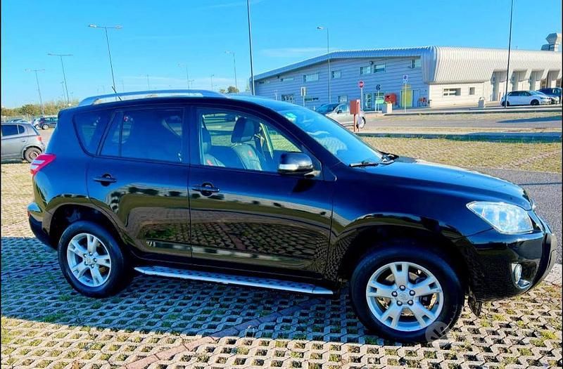 Usata 2010 Toyota RAV4 SUV | 6400 € (Buon prezzo) - Immagine 1/4