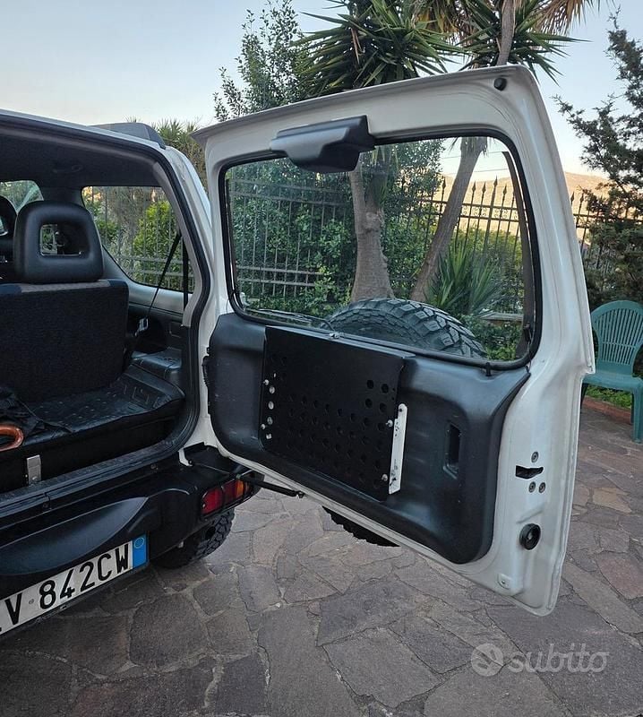 Usata Suzuki Jimny 86 CV (63 kW) 2008 Bianco SUV