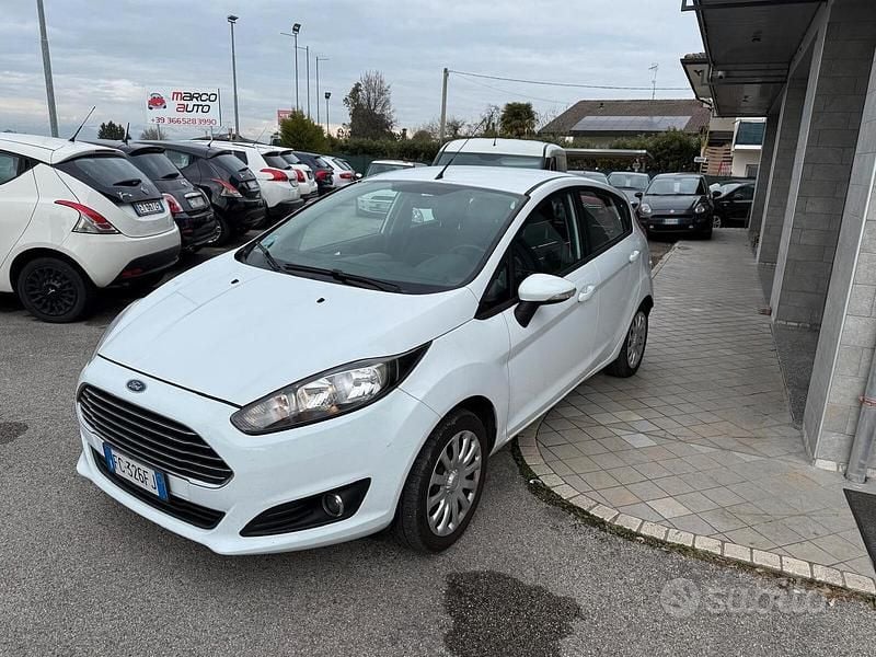 Usata Ford Fiesta 60 CV (44 kW) 2016 Bianco Berlina