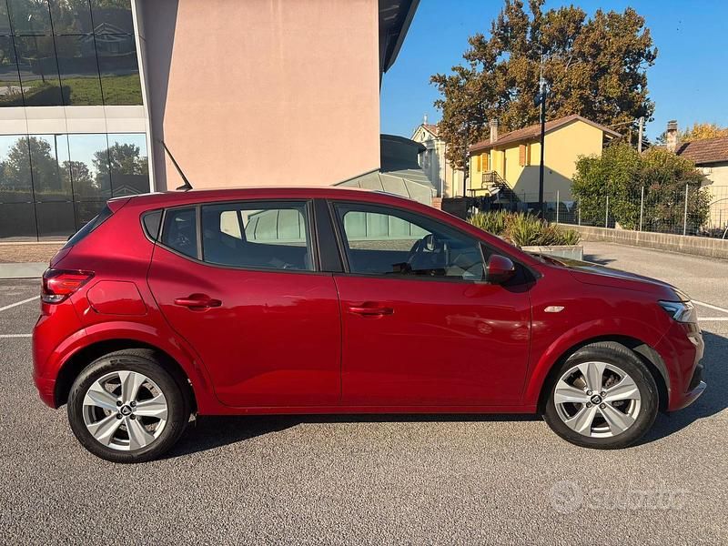 Usata Dacia Sandero Comfort 65 CV (47 kW) 2022 Rosso Berlina
