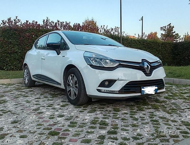 Usata 2019 Renault Clio IV Life Tre volumi | 5700 € (Super prezzo) - Immagine 1/4