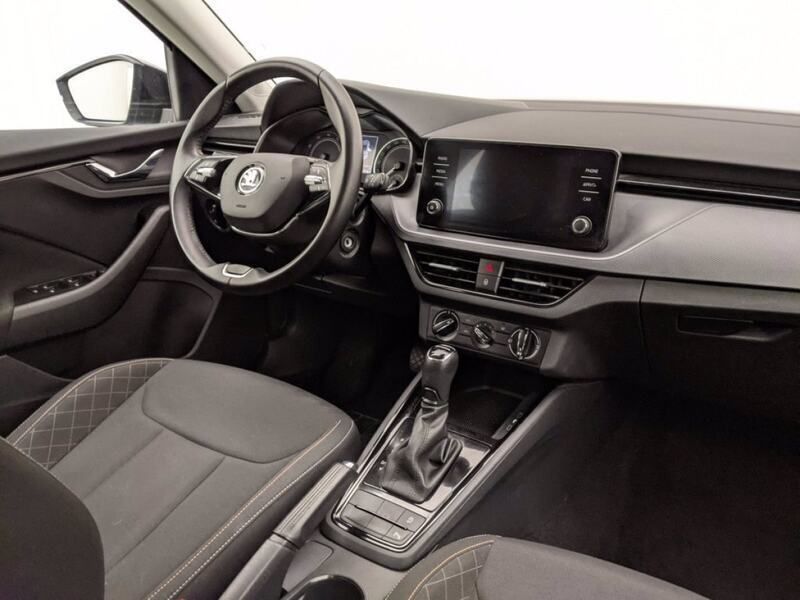 Usado Skoda Kamiq Ambition 110 CV (80 kW) 2021 Negro SUV