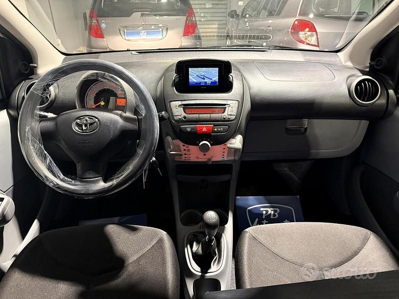 Usata Toyota Aygo Connect Style 68 CV (50 kW) 2012 Nero Utilitaria