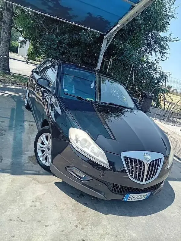 Usata Lancia Delta 120 CV (88 kW) 2010 Utilitaria