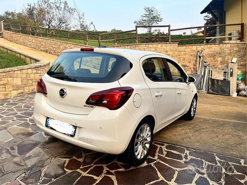 Usata Opel Corsa 75 CV (55 kW) 2016 Bianco Berlina