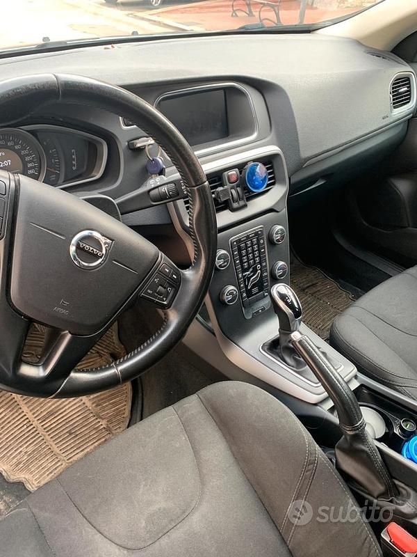 Usata Volvo V40 Business Edition 120 CV (88 kW) 2017 Grigio Berlina