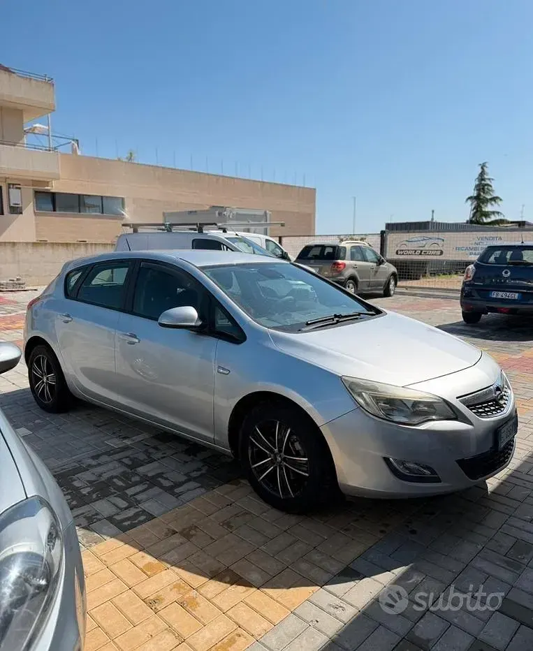 Usata Opel Astra 60 CV (44 kW) 2010 Grigio Berlina