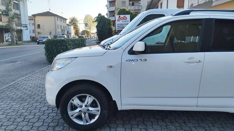 Usata Daihatsu Terios HIRO 86 CV (63 kW) 2011 Bianco SUV