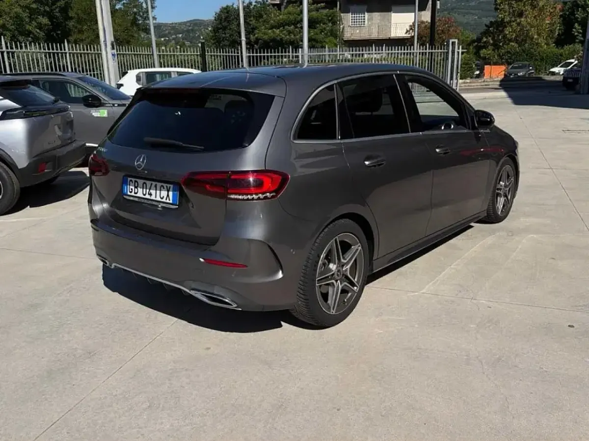 Usata Mercedes B180 Premium 116 CV (85 kW) 2020 Grigio Utilitaria