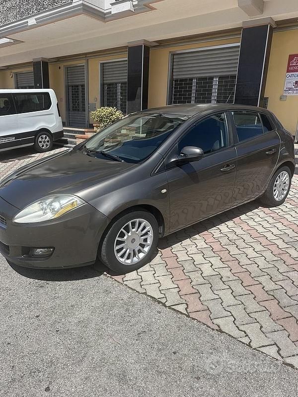 Nero Usata 2007 Fiat Bravo Due volumi | 1500 € (Buon prezzo) - Immagine 1/4