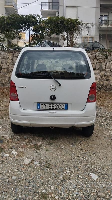 Usata Opel Agila 58 CV (42 kW) 2005 Bianco Utilitaria