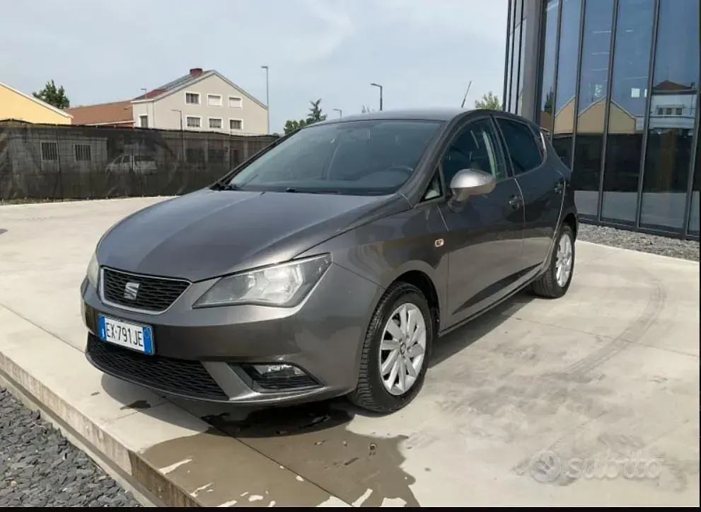 Usata Seat Ibiza Style 75 CV (55 kW) 2014 Grigio Berlina