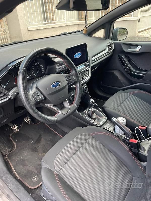 Usata Ford Fiesta ST-Line 101 CV (74 kW) 2019 Grigio Berlina