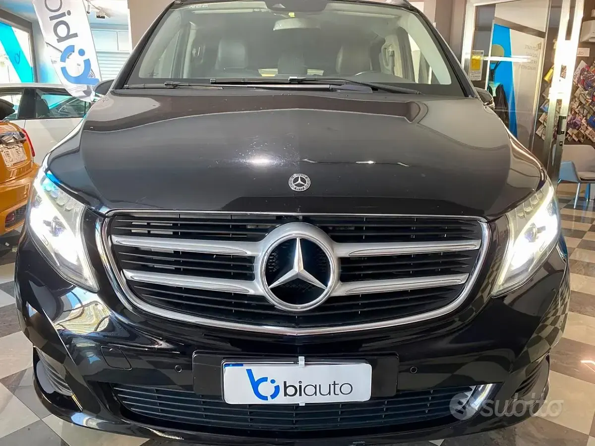 Usata Mercedes V220 Premium 163 CV (119 kW) 2020 Nero Monovolume