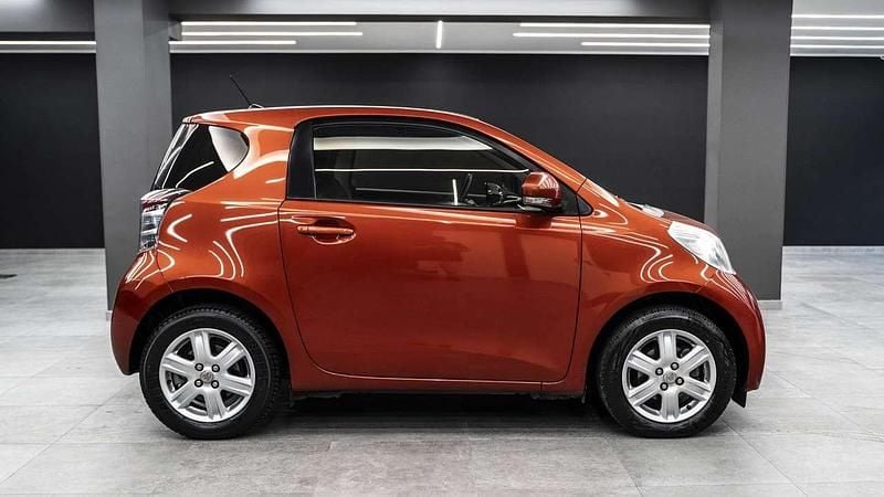Usata Toyota iQ 68 CV (50 kW) 2013 Arancione metall perlato Utilitaria