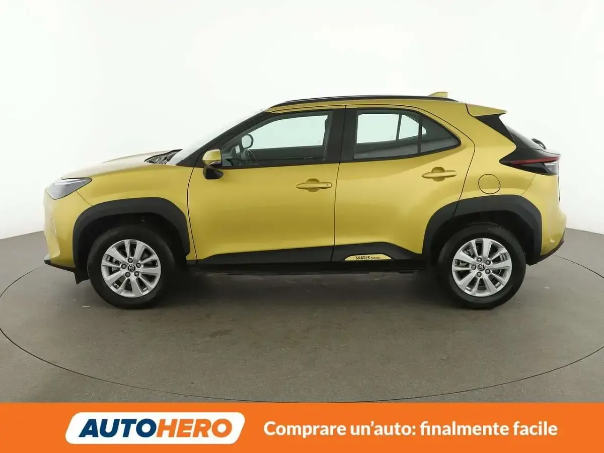 Usata Toyota Yaris Cross Active 116 CV (85 kW) 2023 Oro SUV