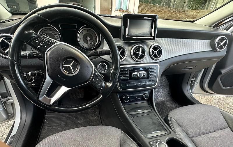 Begagnad Mercedes GLA220 170 HK (125 kW) 2015 Grå SUV