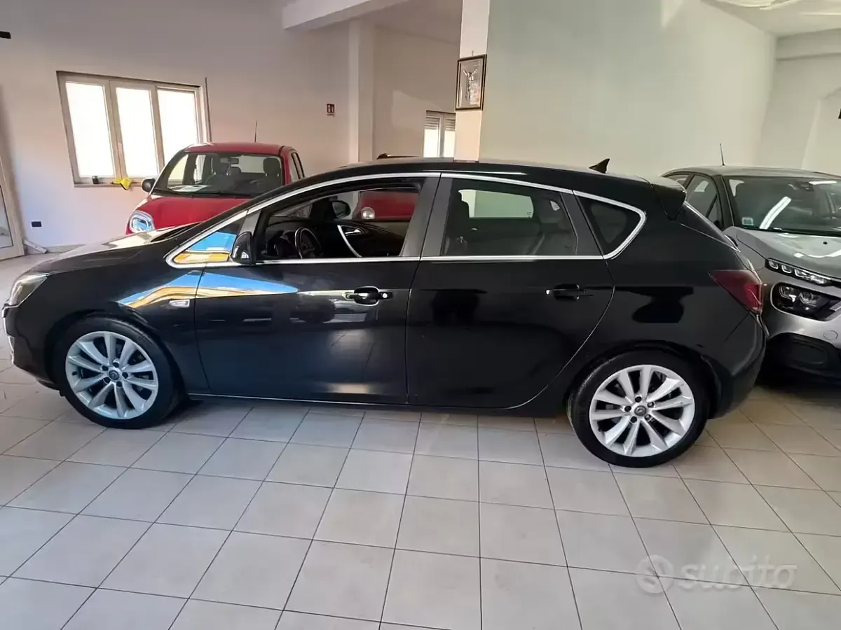 Usata Opel Astra 110 CV (80 kW) 2010 Nero Berlina