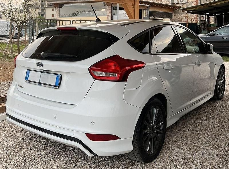 Usata Ford Focus ST-Line 120 CV (88 kW) 2018 Bianco Berlina