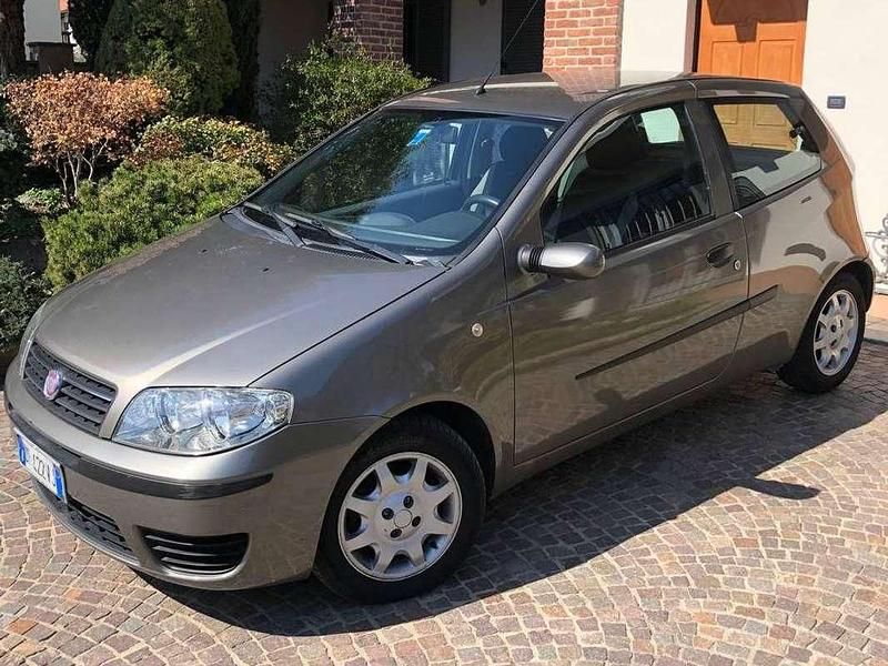 Usata Fiat Punto Dynamic 75 CV (55 kW) 2006 Grigio Utilitaria