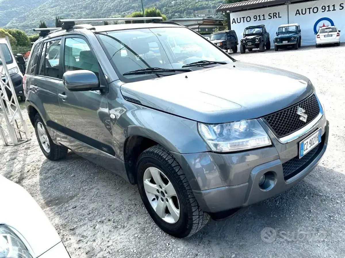 Usata Suzuki Grand Vitara 129 CV (94 kW) 2006 Grigio SUV