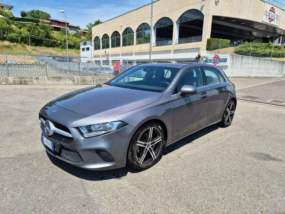Usata Mercedes A180 Business 116 CV (85 kW) 2022 Grigio Berlina