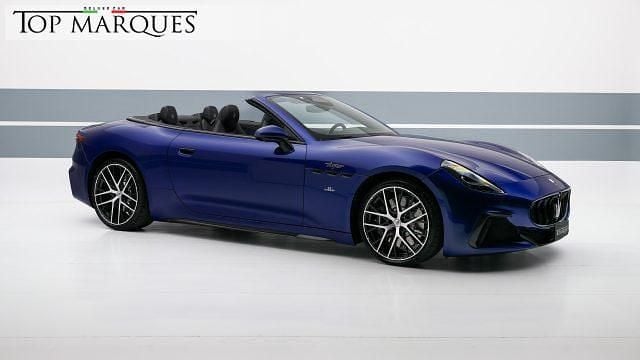 Usata Maserati GranCabrio 550 CV (404 kW) 2025 Blu metallizzato Cabrio