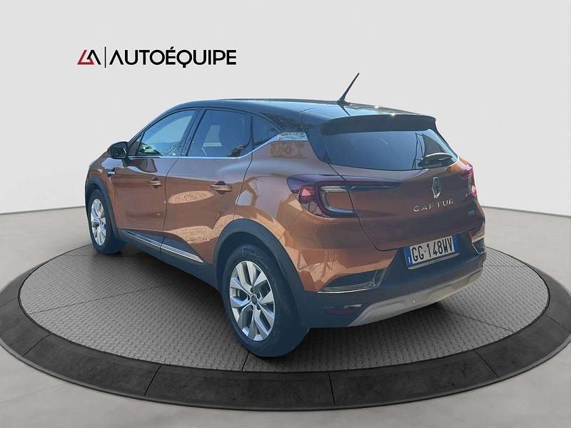 Usata Renault Captur Intens 143 CV (105 kW) 2021 Arancione SUV