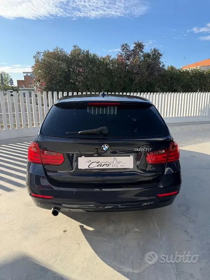Usata BMW 320 Sport Line 184 CV (135 kW) 2013 Blu Station wagon