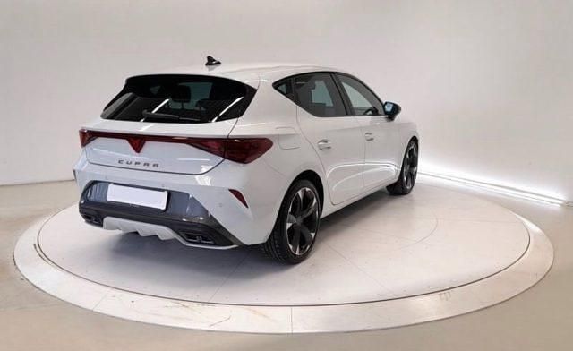Usata Cupra Leon 150 CV (110 kW) 2025 Bianco pastello Berlina