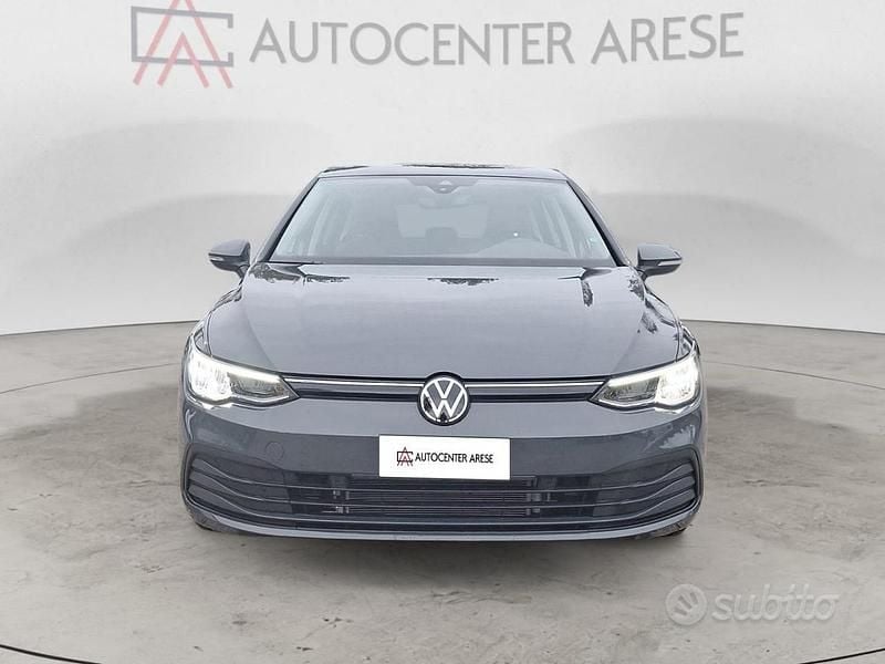 Usata VW Golf VIII Life 110 CV (80 kW) 2024 Grigio pastello Berlina