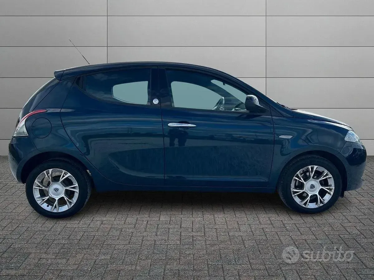Usata Lancia Ypsilon Gold 69 CV (50 kW) 2016 Blu met. Utilitaria