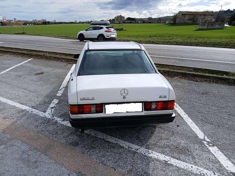 Usata Mercedes 190 90 CV (66 kW) 1987 Bianco Berlina