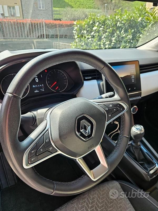 Usata Renault Clio V Evolution 101 CV (74 kW) 2023 Grigio Berlina