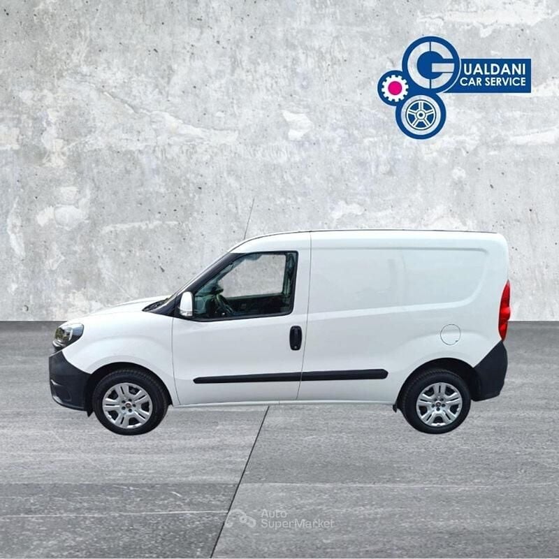 Usata Fiat Doblò Easy 95 CV (69 kW) 2021 Bianco Monovolume