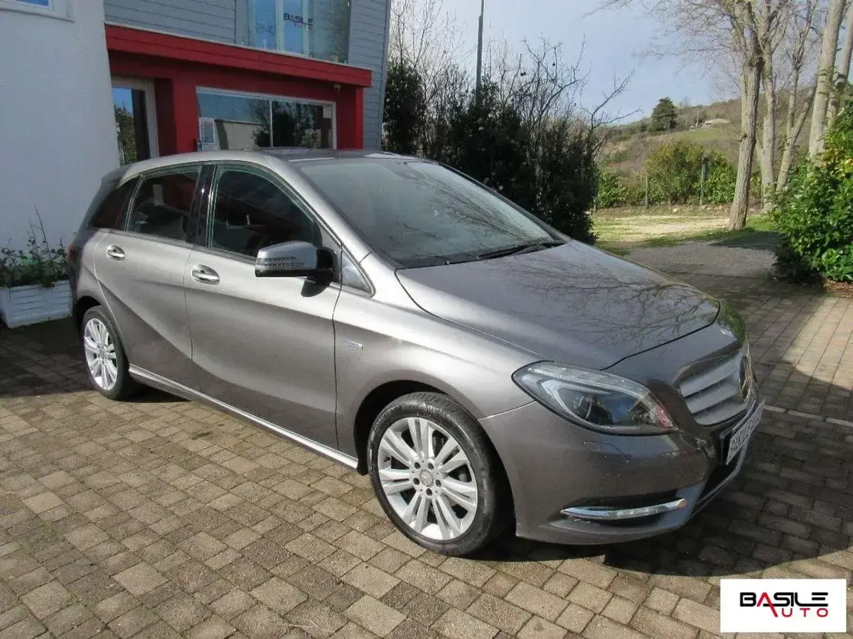 Usata Mercedes B180 Premium 109 CV (80 kW) 2011 Grigio Utilitaria